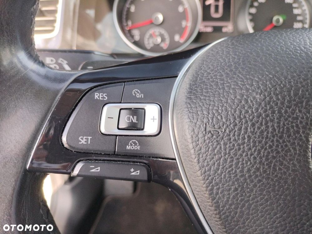 Volkswagen Golf - 16