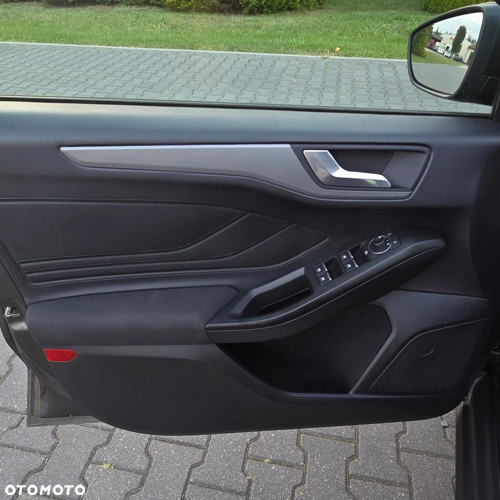 Ford Focus SW 1.0 EcoBoost Hybrid TITANIUM X - 25