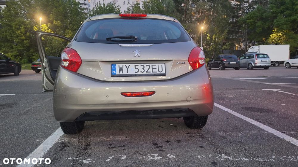 Peugeot 208 82 VTI Allure - 12