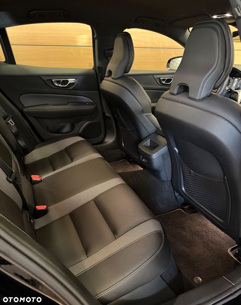 Volvo S60 T4 R-Design - 11