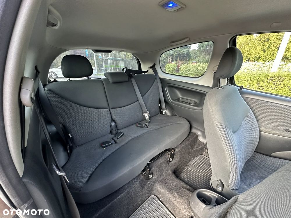 Toyota Yaris - 16