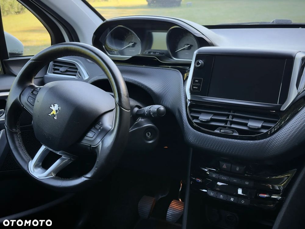 Peugeot 2008 1.2 Pure Tech Allure S&S - 13