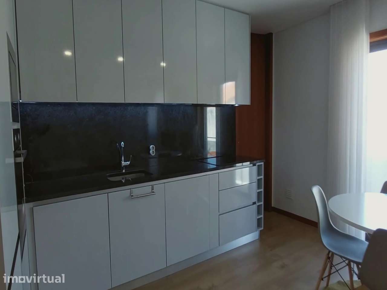 Apartamento T0 com varanda e ar condicionado - Grande imagem: 3/10