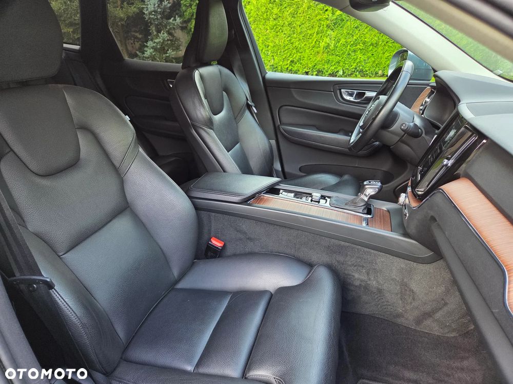 Volvo XC 60 D4 Momentum Pro - 26