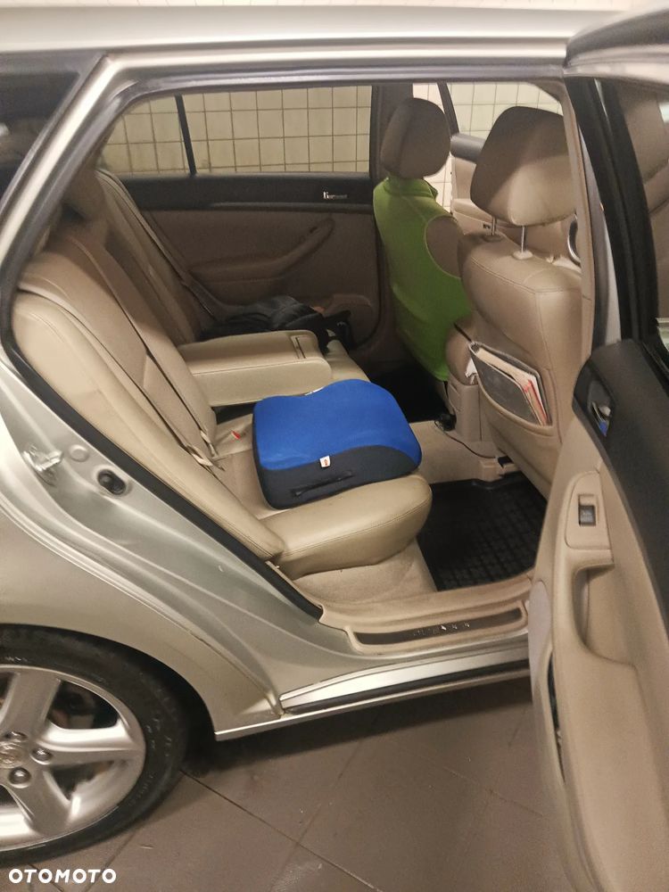 Toyota Avensis 2.2 D-CAT Sol plus NAVI - 14