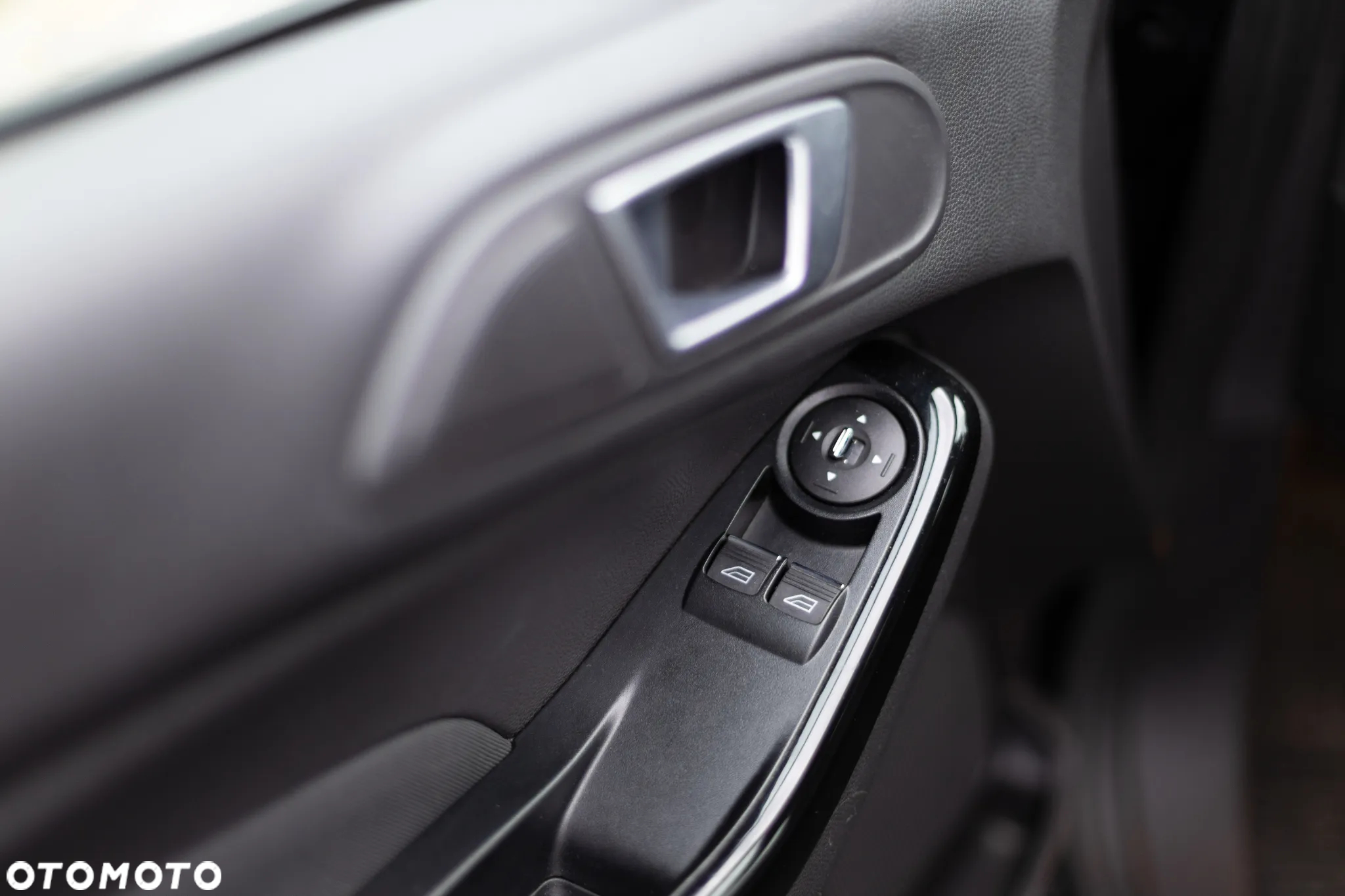 Ford Fiesta 1.0 EcoBoost Titanium - 25