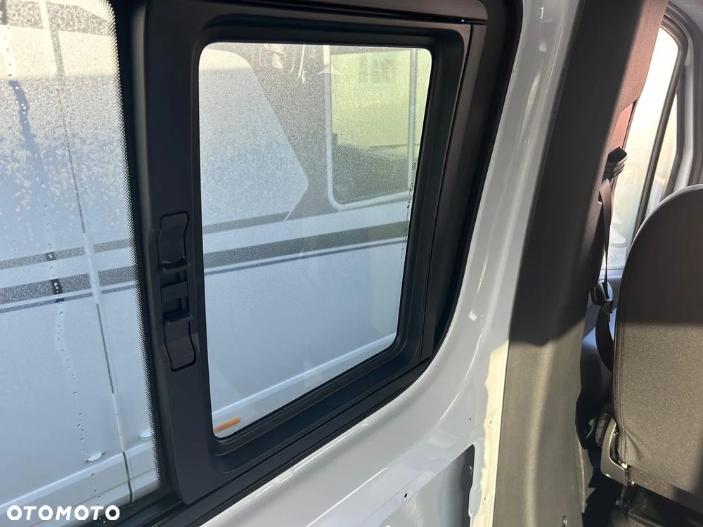 Mercedes-Benz Sprinter - 16