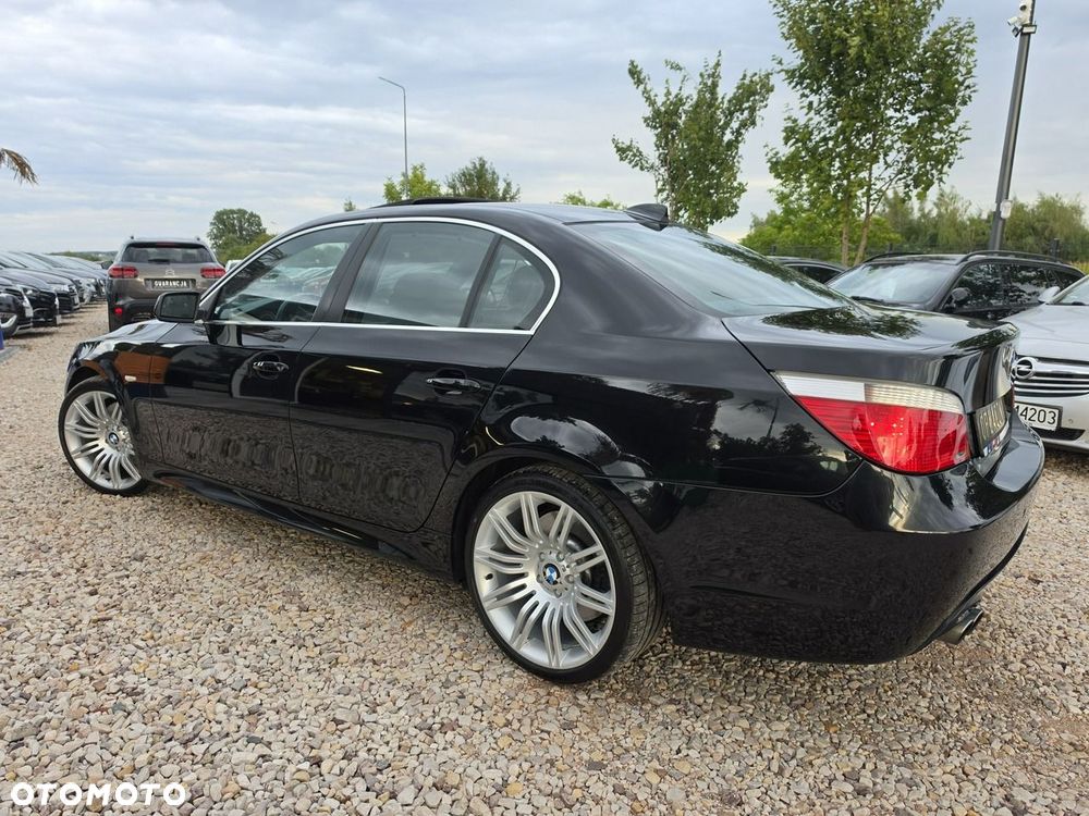 BMW Seria 5 550i - 11