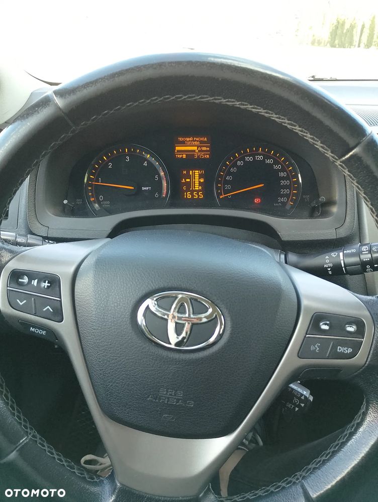 Toyota Avensis - 8