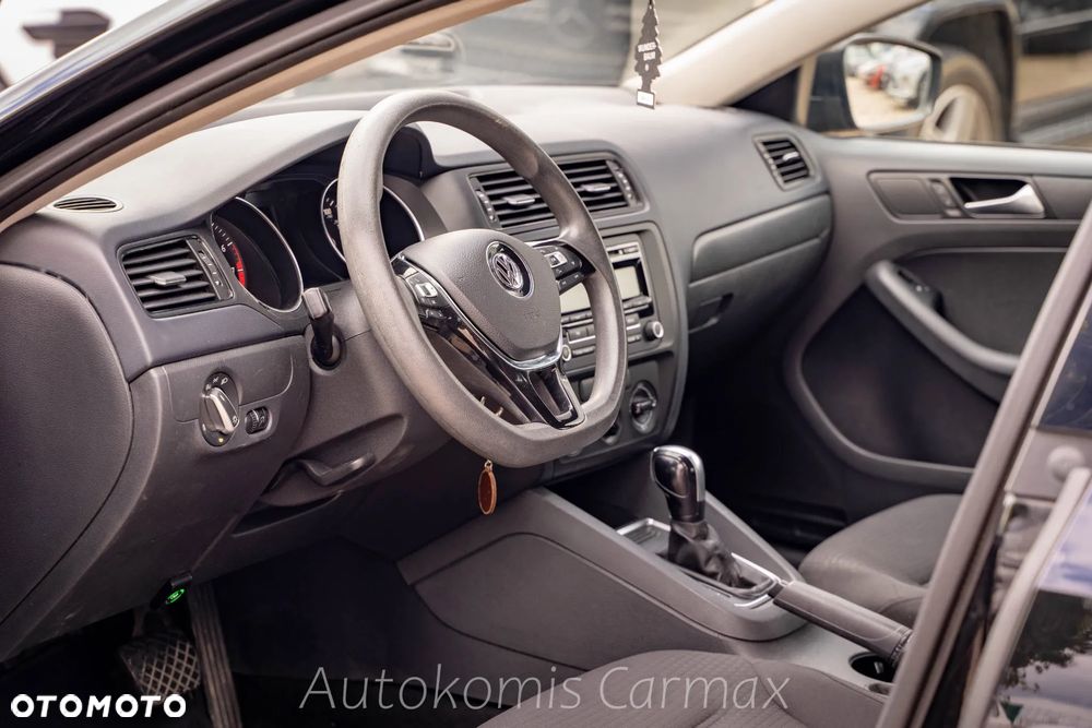 Volkswagen Jetta 2.0 Base - 12