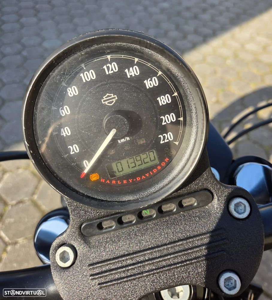 Harley-Davidson Sportster Iron 883 - 6