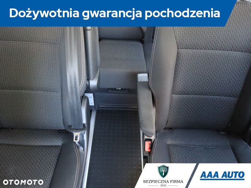 Volkswagen Multivan - 12