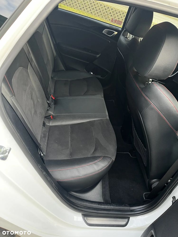 Kia Ceed - 25