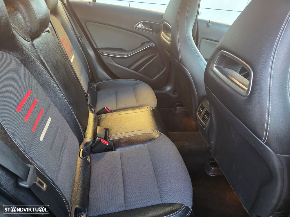 Mercedes-Benz A 180 d 7G-DCT AMG Line - 18