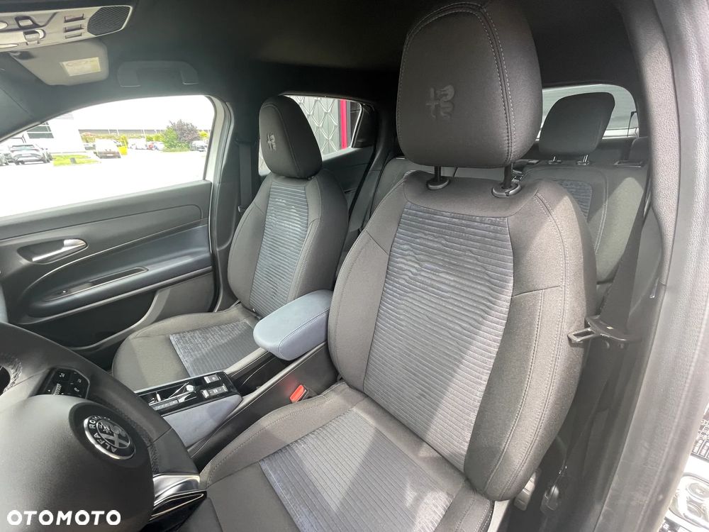 Alfa Romeo Junior 1.2 mHEV Ibrida eDCT - 6