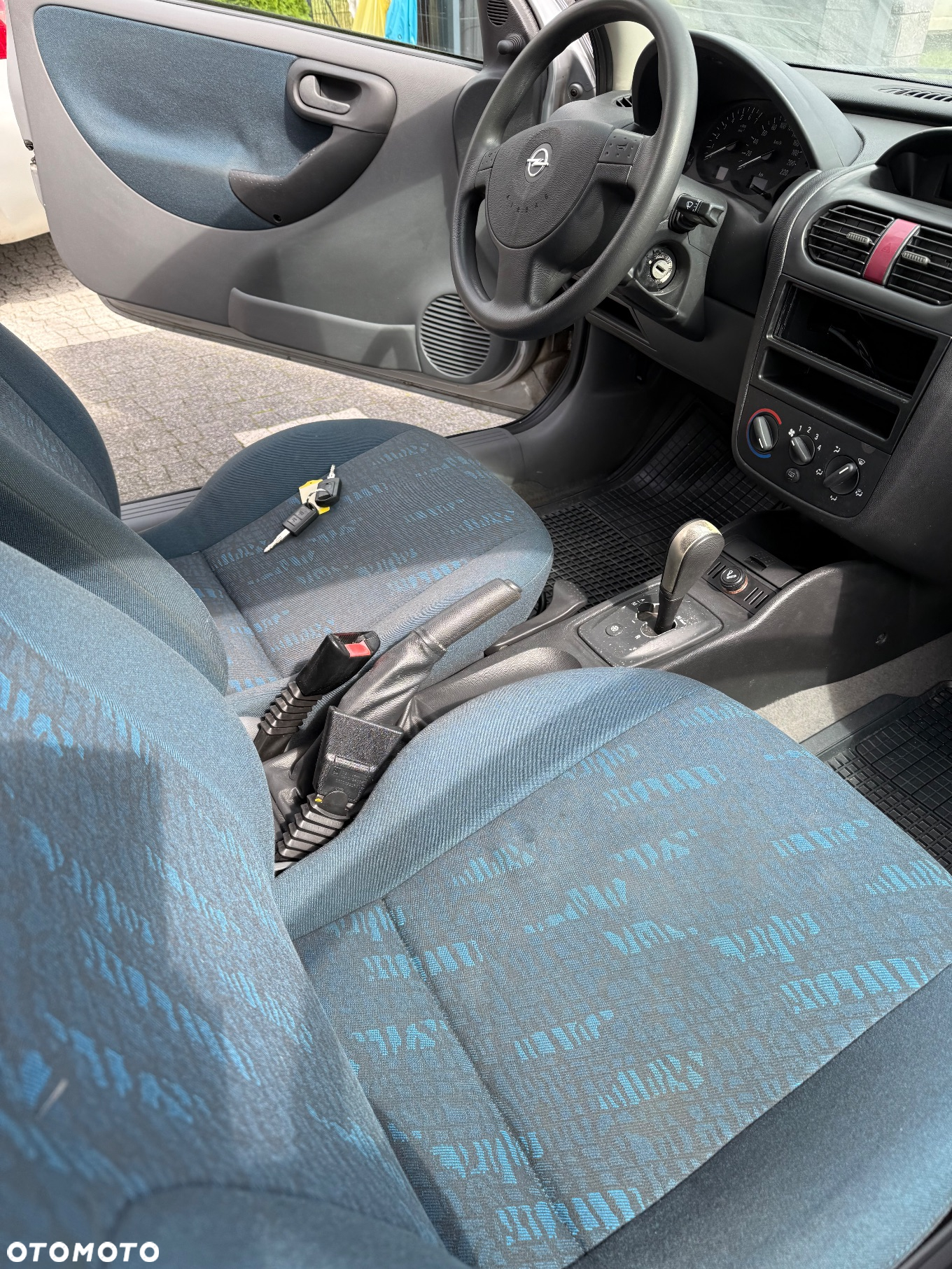 Opel Corsa 1.2 16V Comfort Easytronic - 12