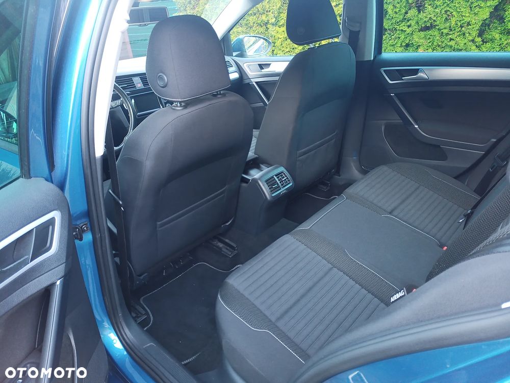 Volkswagen Golf - 10