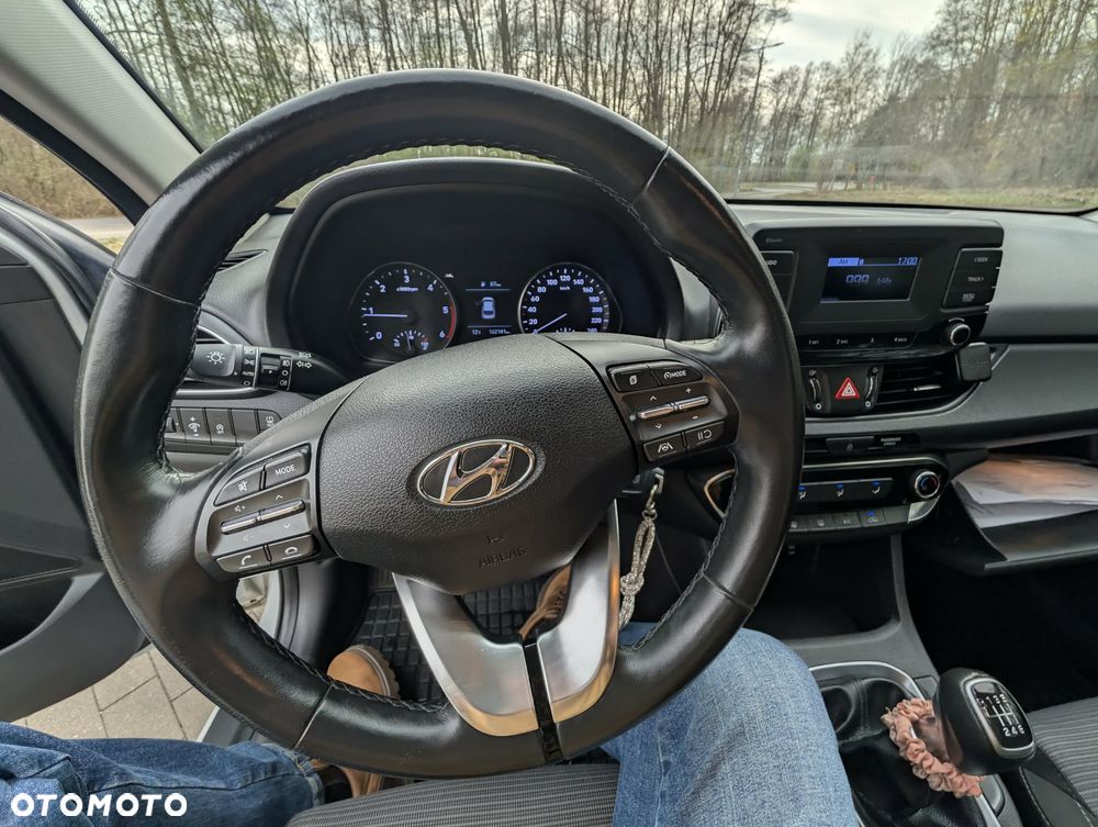 Hyundai i30 1.6 D Classic + - 12