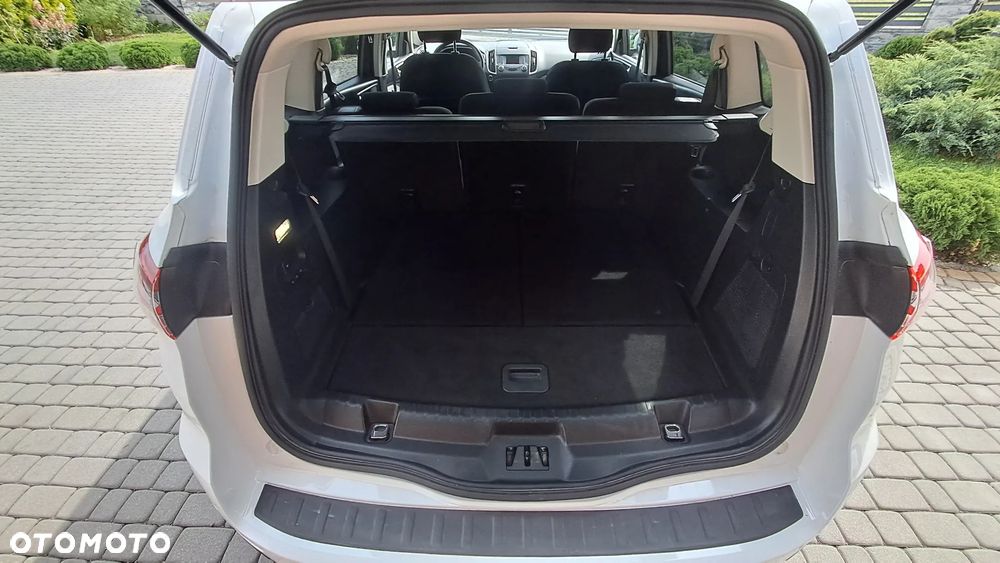 Ford S-Max - 11