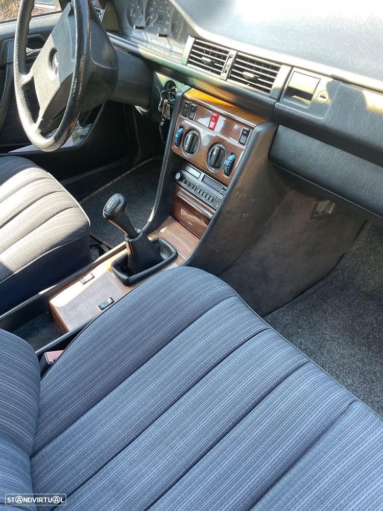 Mercedes-Benz W124 (1984-1997) 300 TD - 9