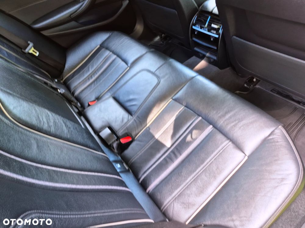 BMW Seria 5 520d xDrive Luxury Line - 32