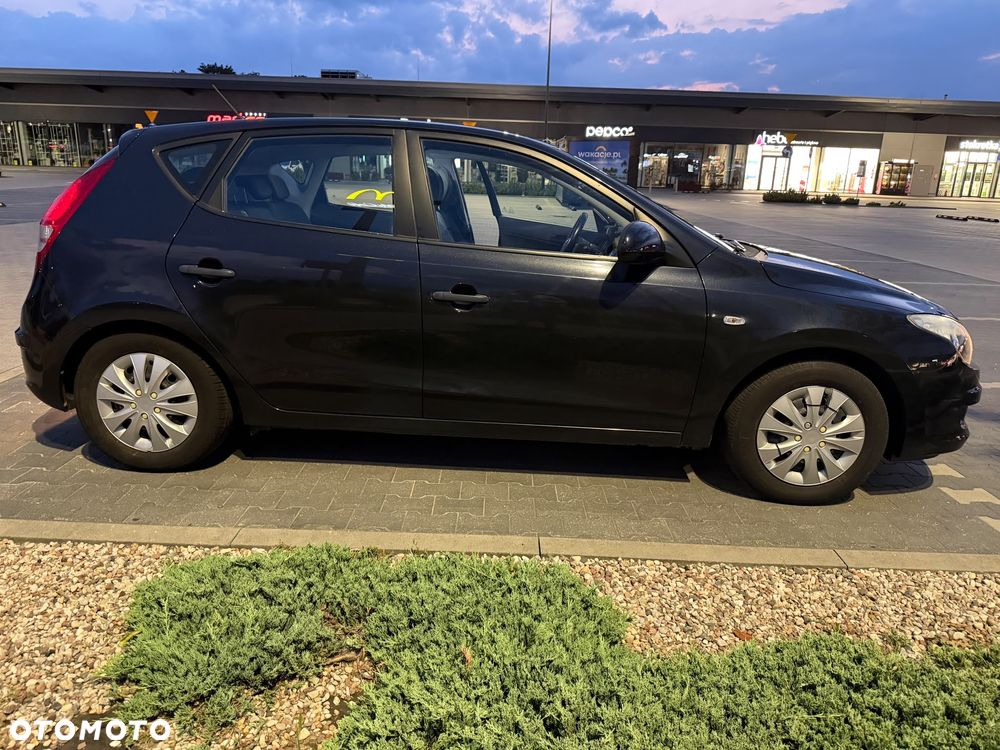 Hyundai i30 1.4 Base + - 3