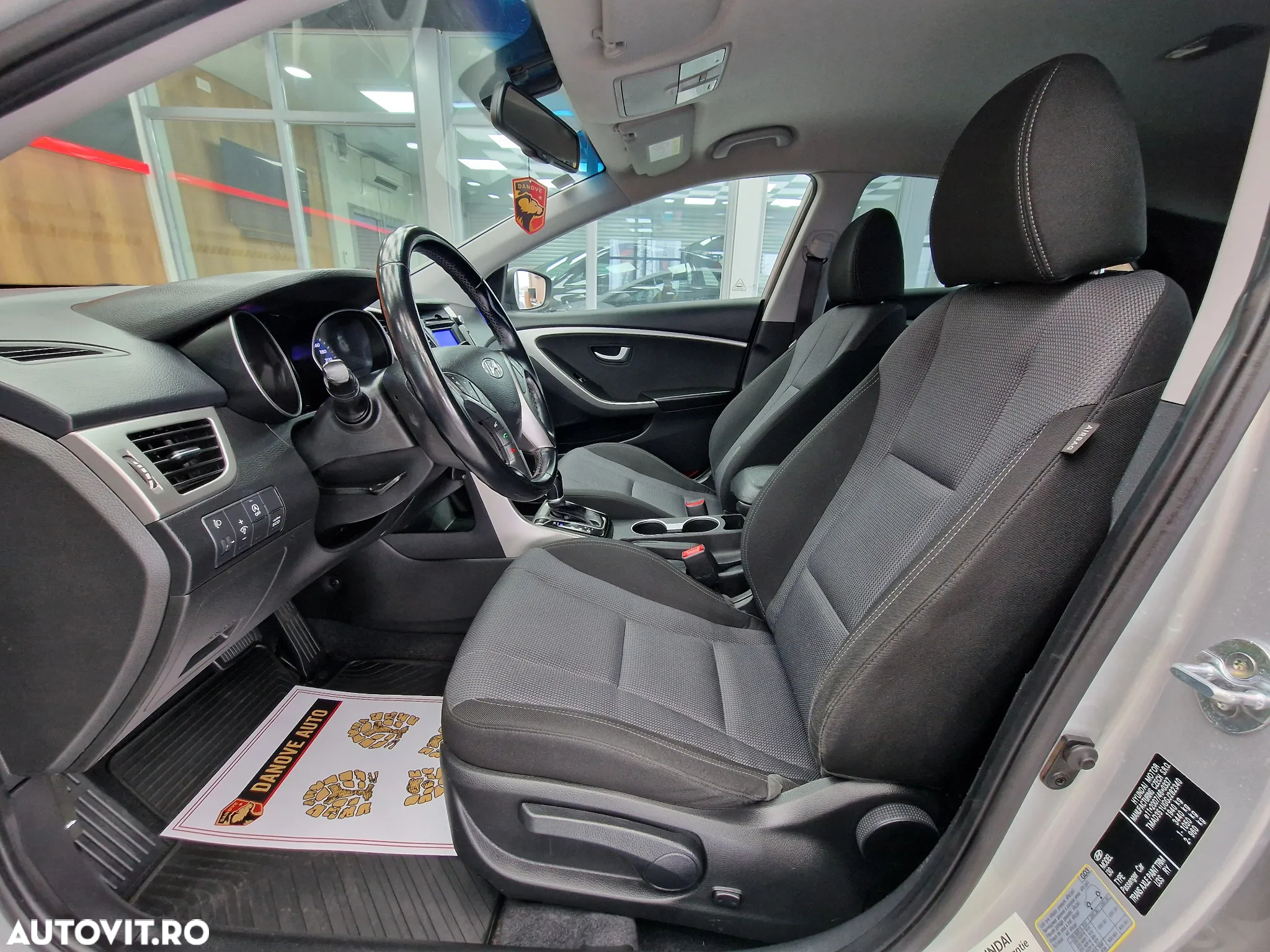 Hyundai i30 1.6 CRDI Automatik Style - 6