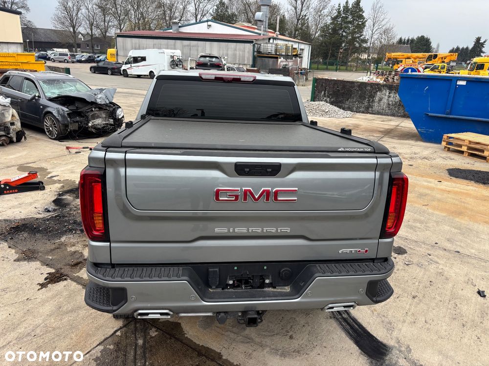 GMC Sierra - 1
