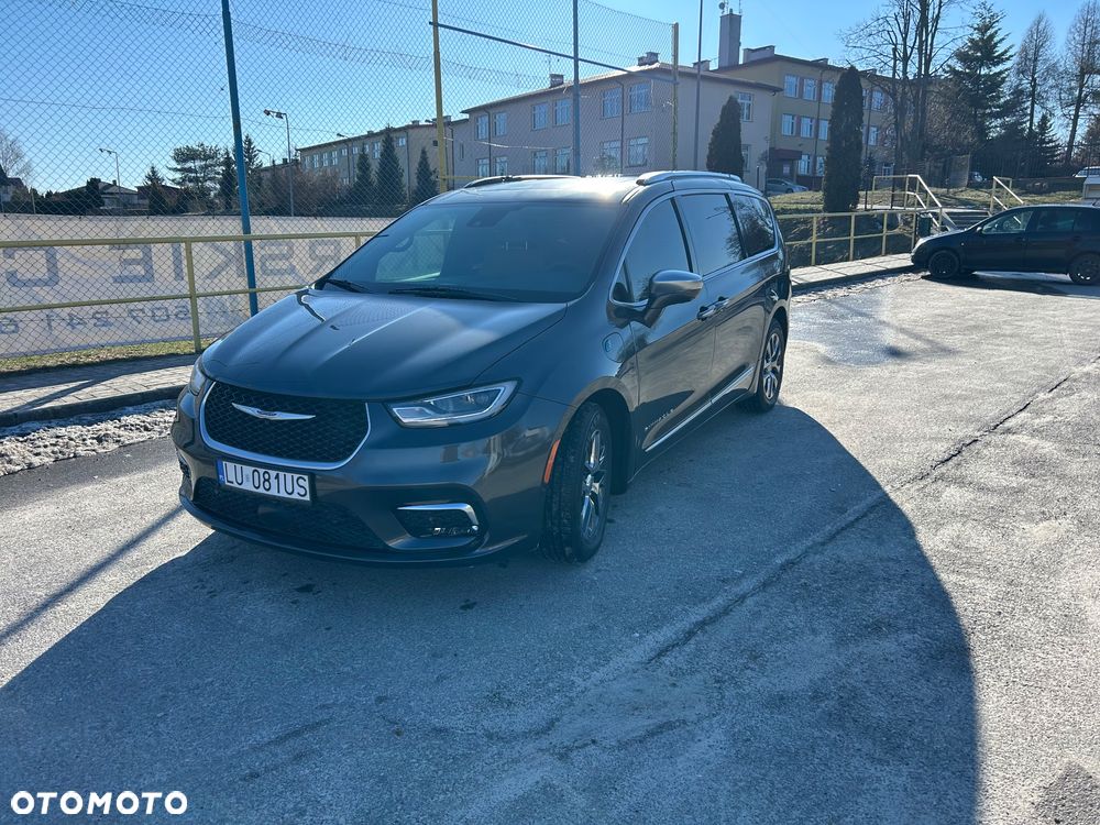 Chrysler Pacifica - 2