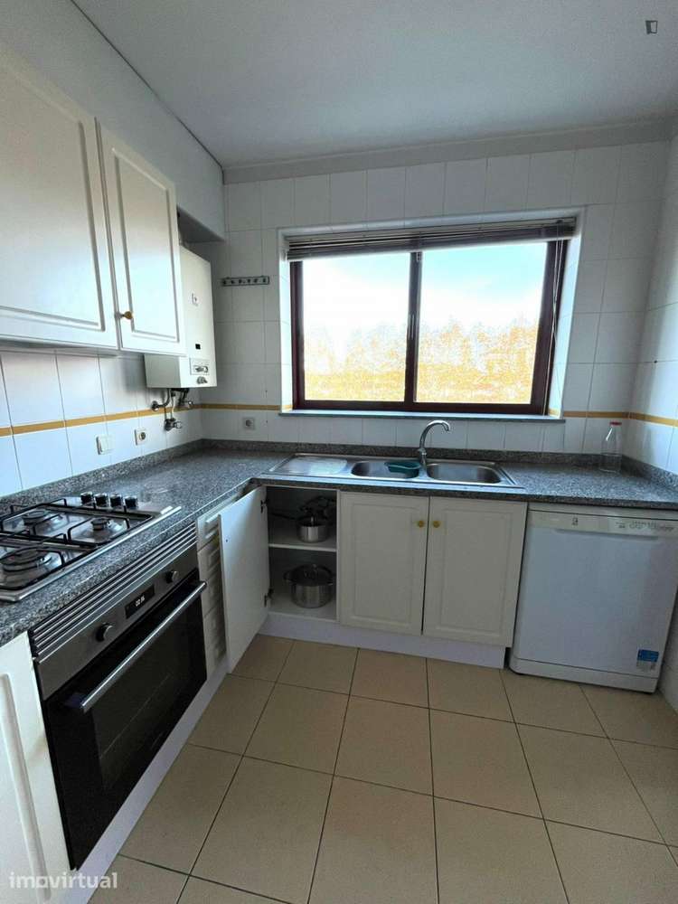 Quarto - localizado em Aveiro - Grande imagem: 4/15