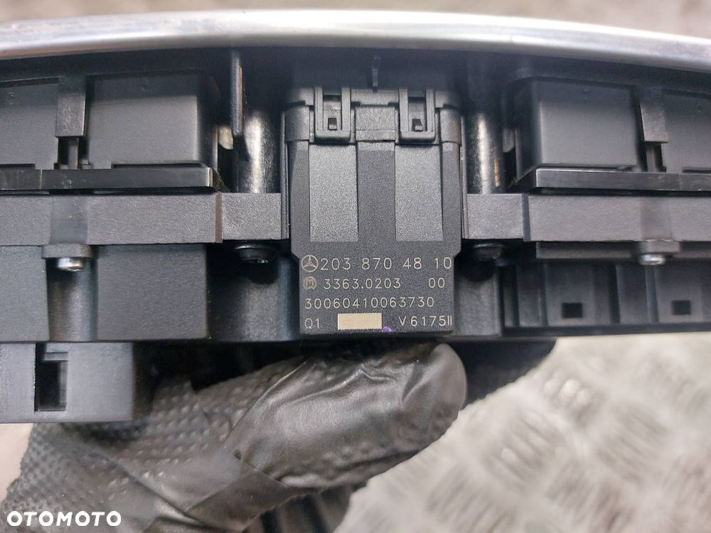 PRZEŁĄCZNIK AWARYJNYCH MERCEDES-BENZ W203 C180 2038704810 - 3