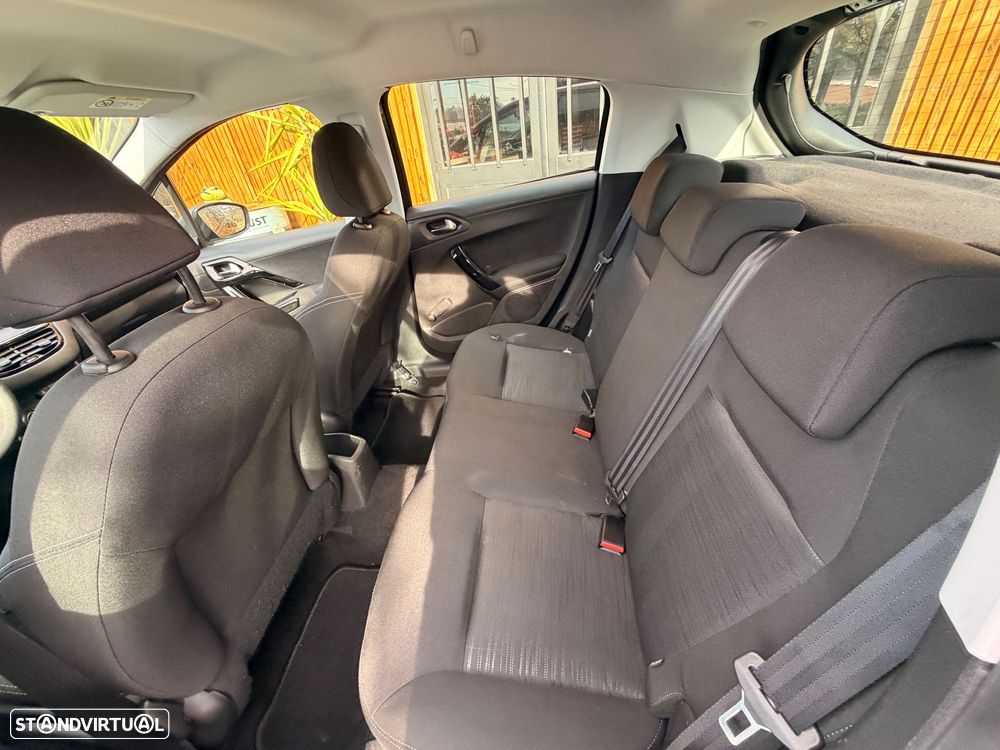 Peugeot 208 1.2 VTi SE Style - 16