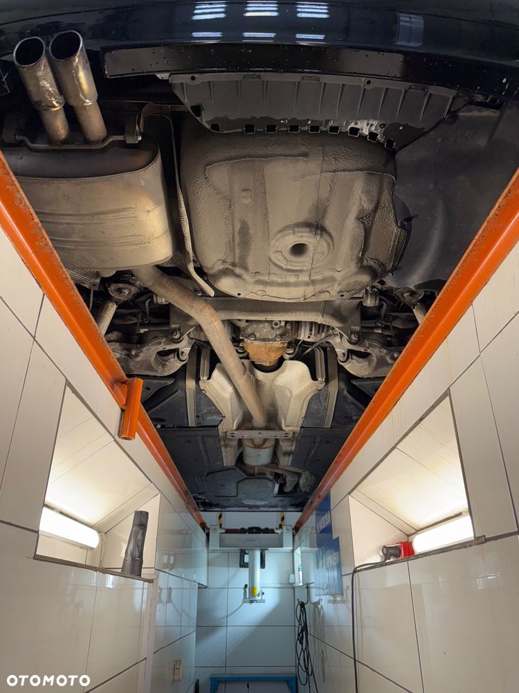 BMW Seria 5 525d - 35