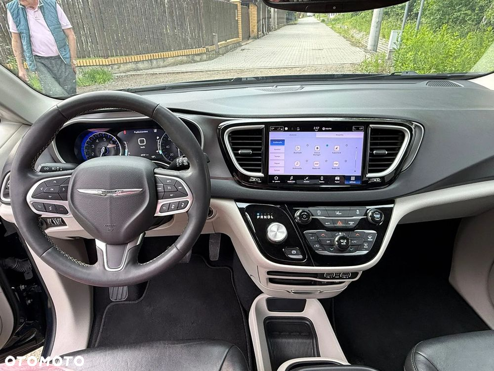 Chrysler Pacifica - 26