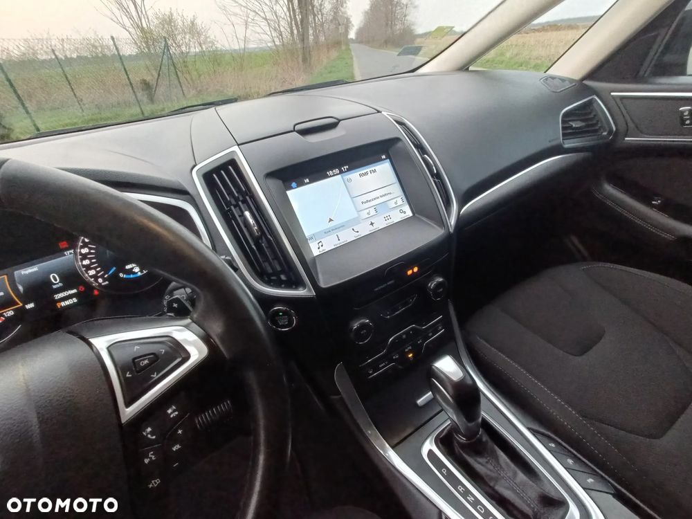 Ford S-Max - 11