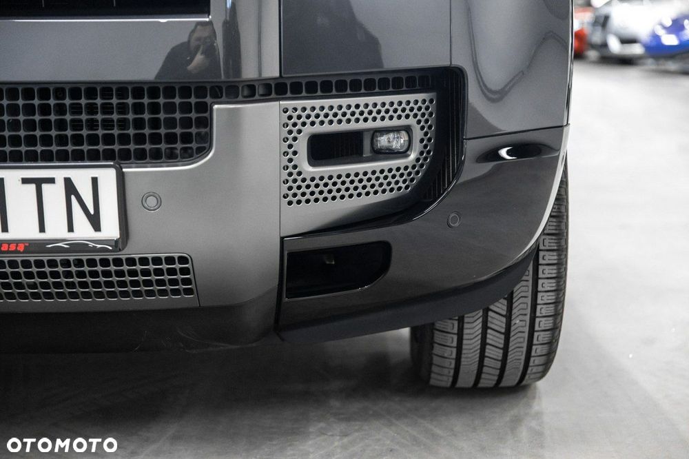 Land Rover Defender - 12