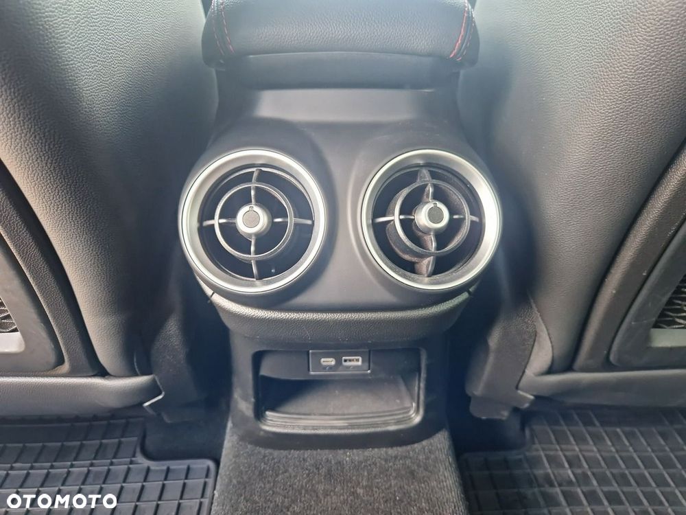 Alfa Romeo Stelvio - 25