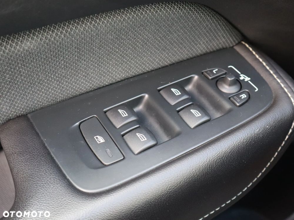 Volvo XC 60 T5 AWD R-Design - 21