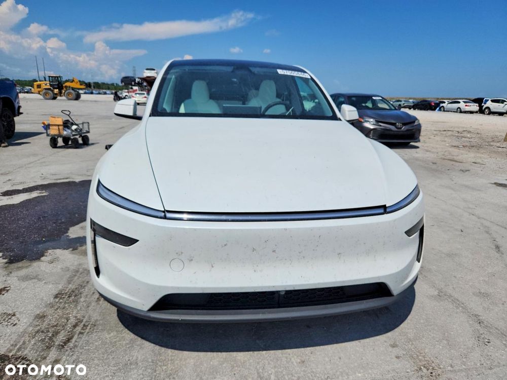 Tesla Model Y Long Range Dual Motor AWD - 3
