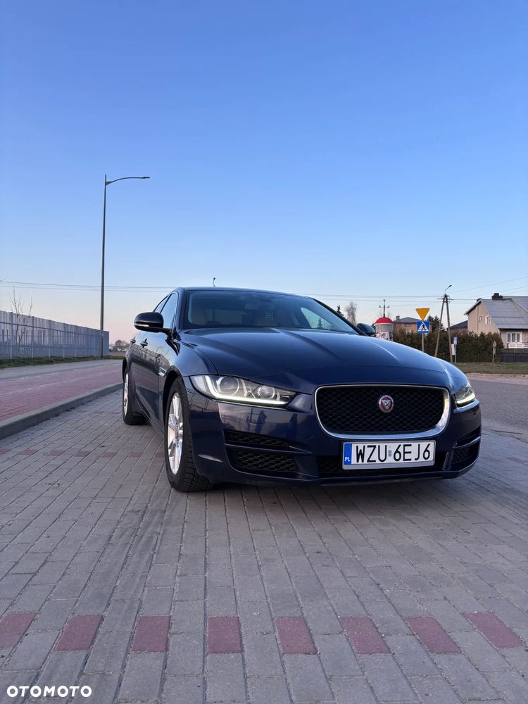 Jaguar XE 2.0 T Prestige - 1