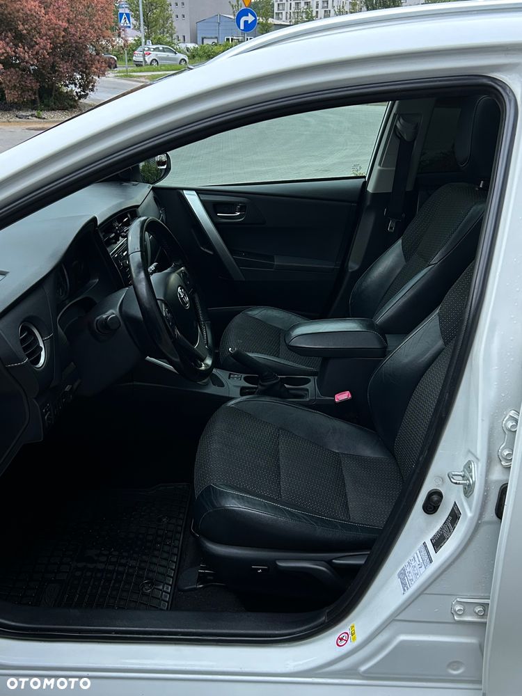 Toyota Auris Hybrid 135 Prestige - 16