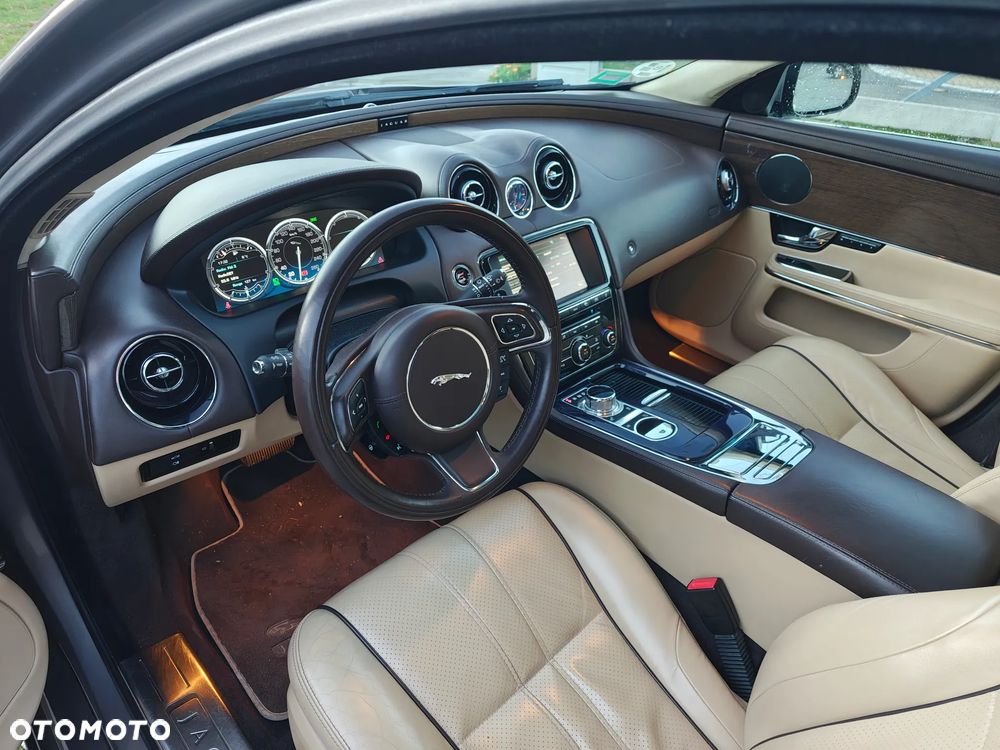 Jaguar XJ - 7