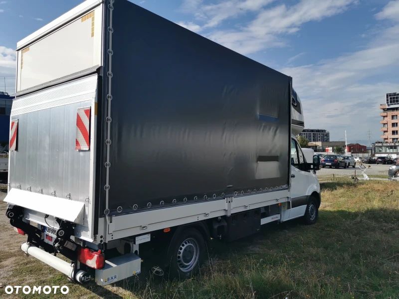 Mercedes-Benz Sprinter B907 - 2