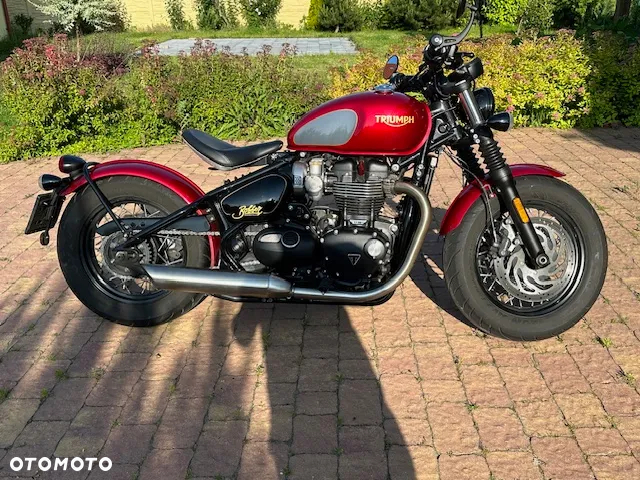 Triumph Bonneville Bobber - 12