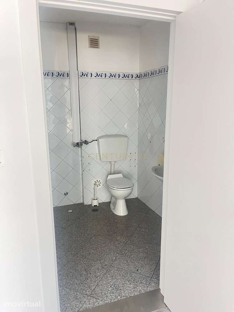 Loja em Benfica, Lisboa - 188m² com 3 casas de banho. - Grande imagem: 4/16