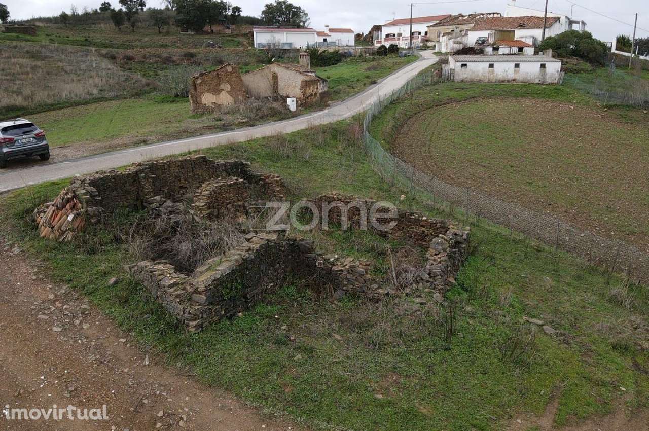 Moradia isolada com 73 m² para recuperar, inserida em lote de 6.640... - Grande imagem: 5/19