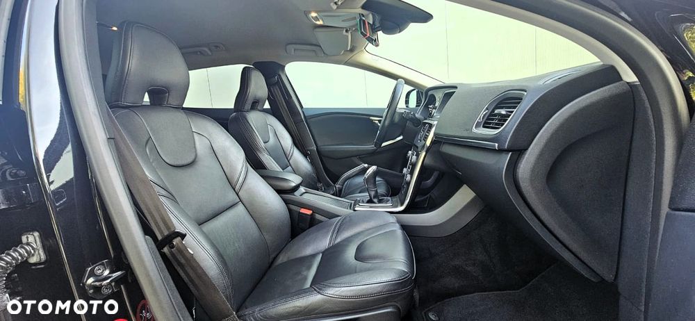 Volvo V40 D2 Summum - 22