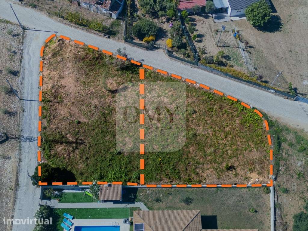 Dois terrenos para construção de moradias em Bustelo, Vila Real