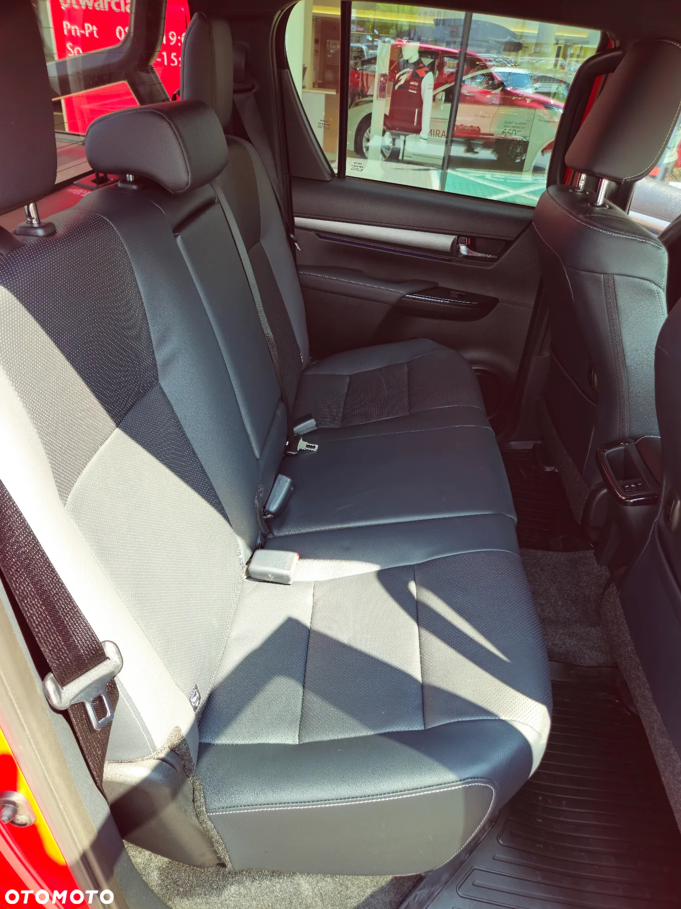 Toyota Hilux 2.8 D-4D Double Cab Invincible 4x4 - 24