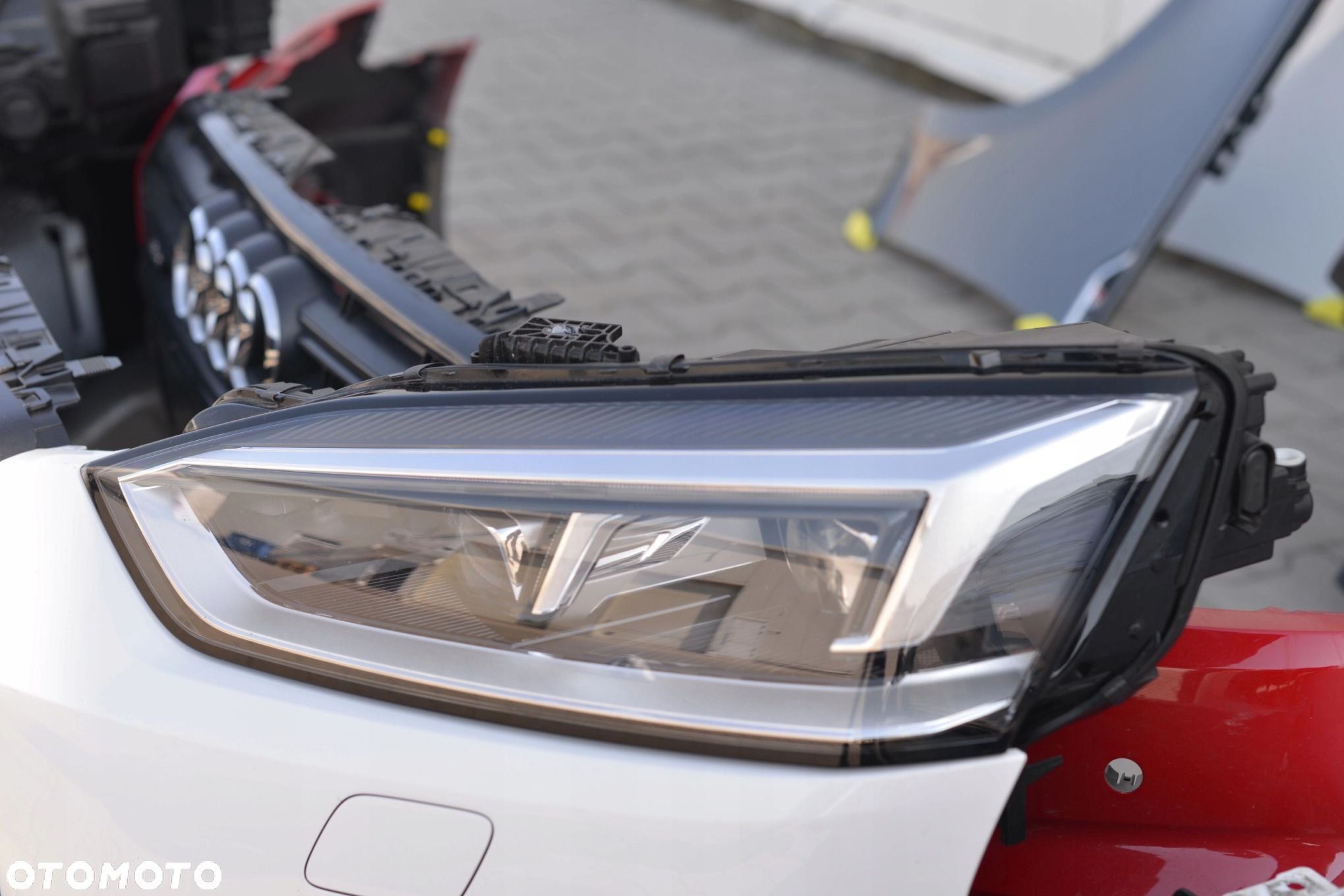 MASKA ZDERZAK GRILL BŁOTNIK LAMPA XENON FULL LED PAS BELKA AUDI A5 2016- 8W - 14